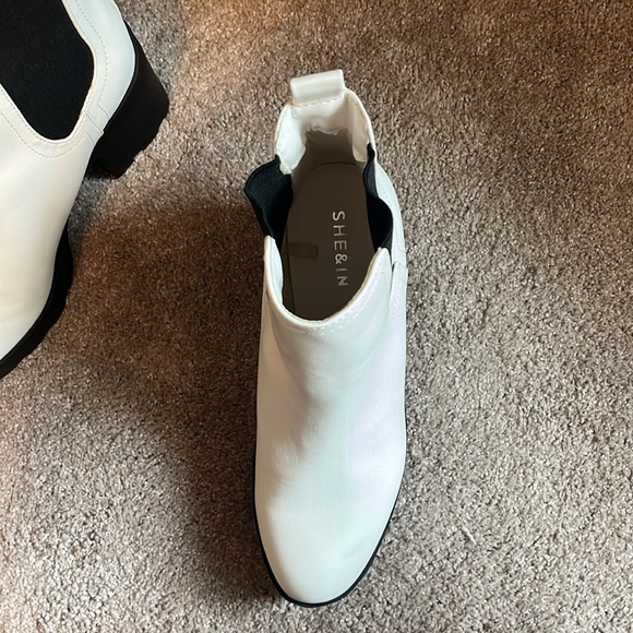 🦋SHEIN Heeled Booties🦋 - Picture 4 of 7